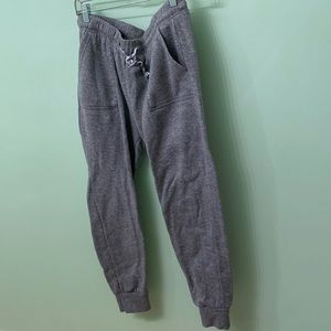 Grey sweatpants pockets only in the front